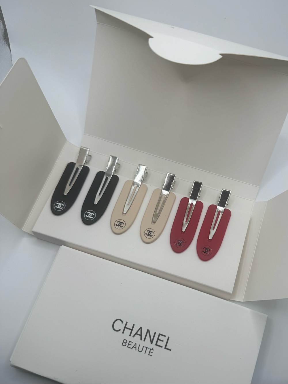 Chanel Beaute Set of 6 Hair Accessories Hair Clips — Black, Beige, Red